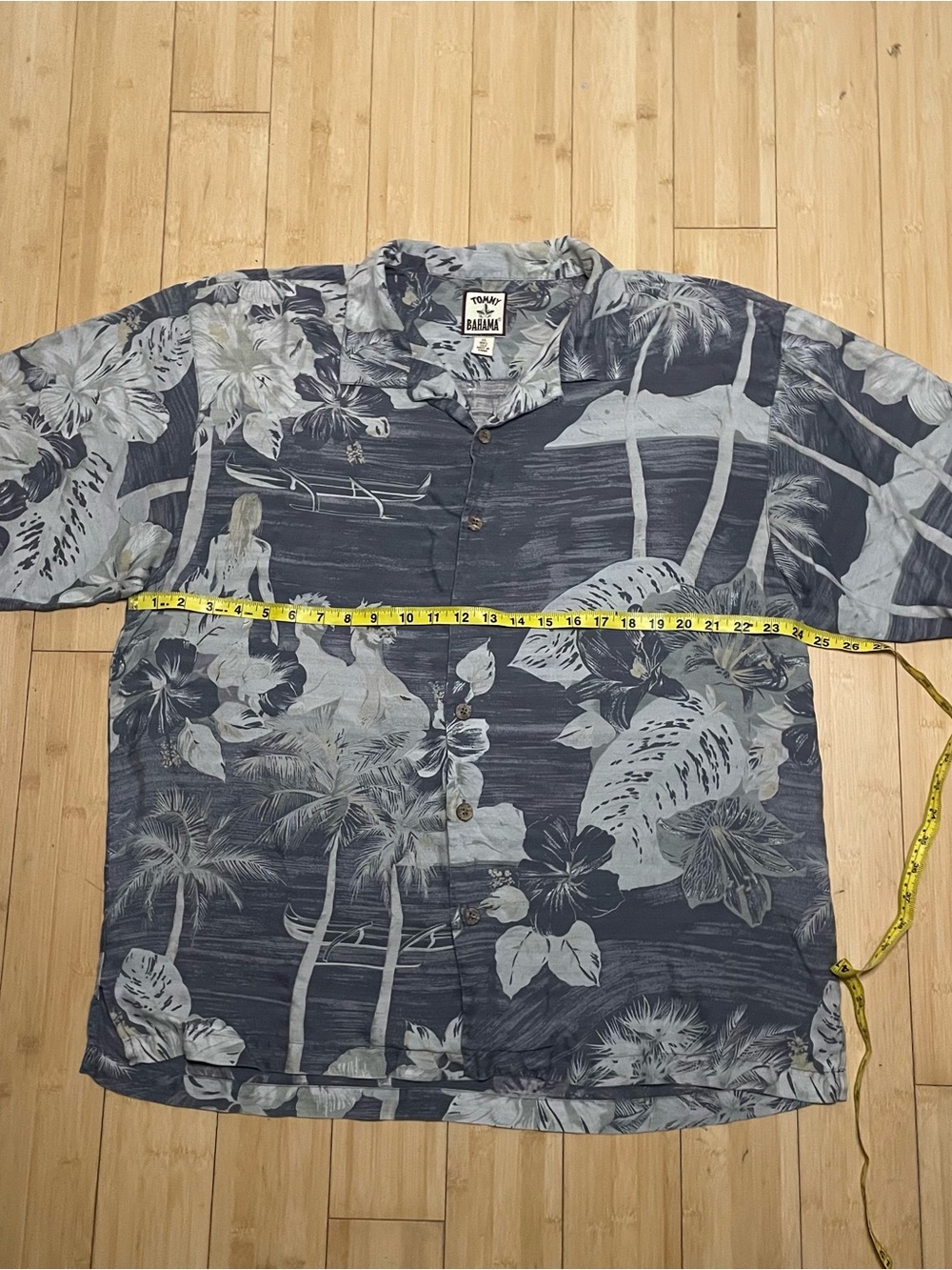 Men's XL Silk Tommy Bahama - Gray Floral Hawaiian Camp